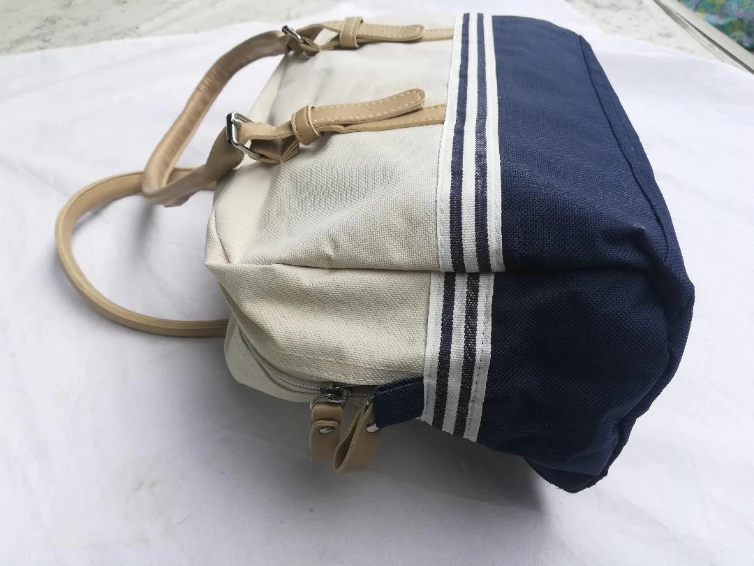 Handtas van stoffen lichtbeige onderaan marineblauw met nieuw handvat (1 streep op 1 handvat) – photo 4